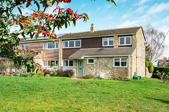 4 Bedroom End Terrace House For Sale In Hilltop Gardens, Islip, OX5