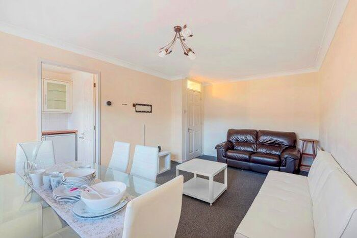 1 Bedroom Flat To Rent In The Croft, Loughton, IG10