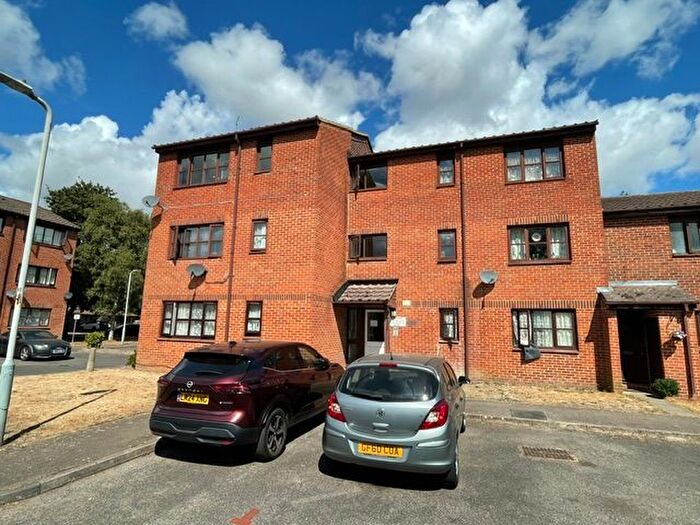 1 Bedroom Flat To Rent In Newcourt, Uxbridge, UB8