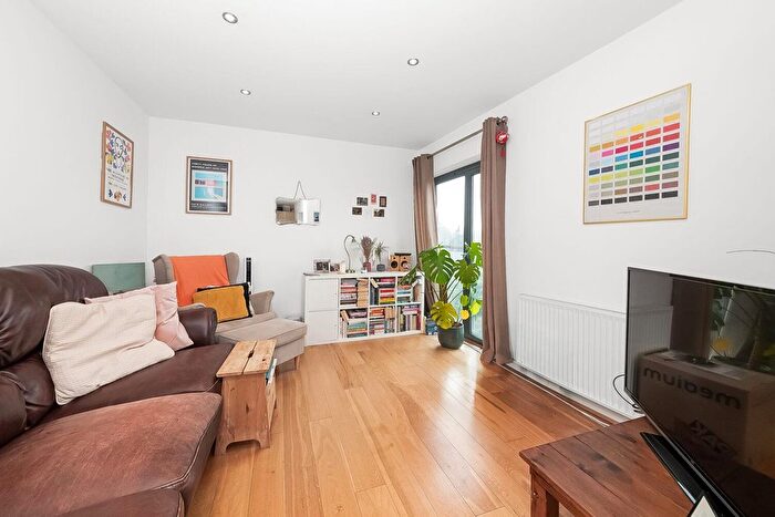 1 Bedroom Flat To Rent In Denmark Hill, Camberwell, London, SE5
