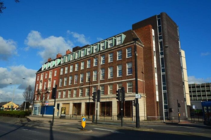 2 Bedroom Flat For Sale In Ferensway, Hull, East Yorkshire, HU2