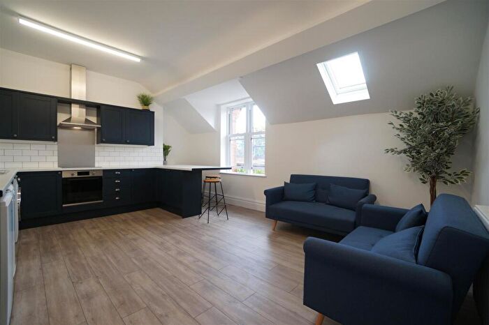 3 Bedroom Apartment To Rent In Ffriddoedd Road, Bangor, LL57