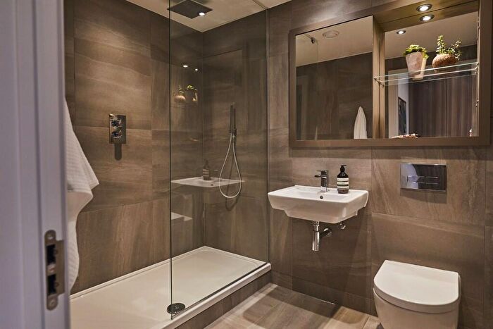 2 Bedroom Apartment To Rent In Angel Gardens, Manchester, Greater Manchester, M4