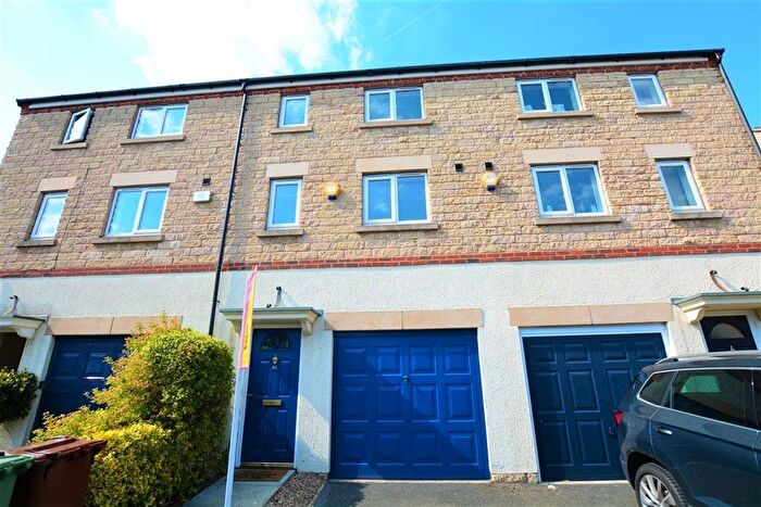 3 Bedroom Town House To Rent In Hayfield Way, Ackworth, WF7