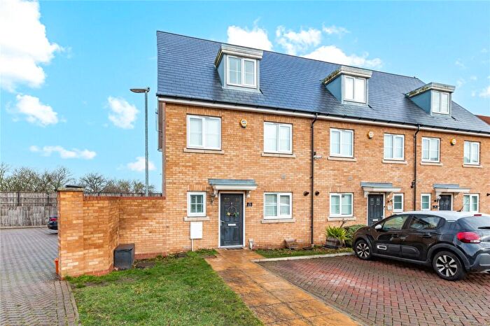 4 Bedroom End Of Terrace House For Sale In Warwick Crescent, Basildon, SS15