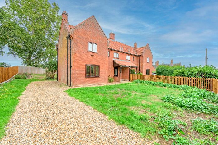 3 Bedroom Semi-Detached House To Rent In New Road, Brettenham, IP24