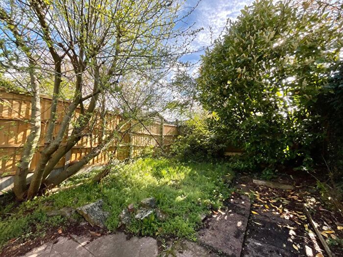 3 Bedroom Terraced House For Sale In Queens Square, Stone, ST15 - Photo 3