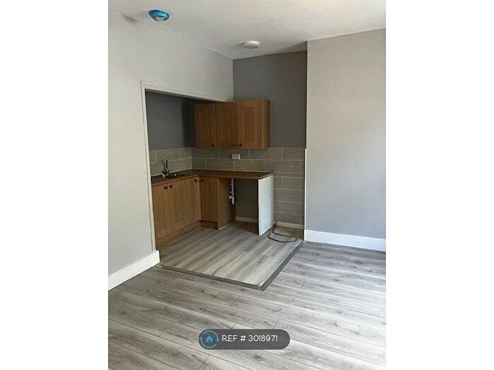 2 Bedroom Terraced House To Rent In Wakefield Road, Halifax, HX6