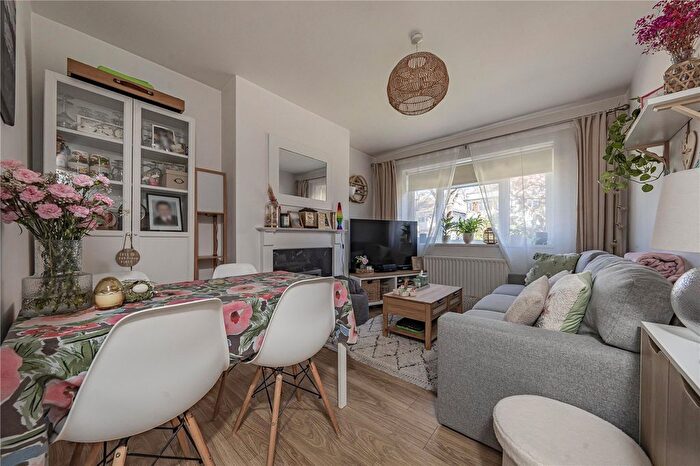 2 Bedroom Flat For Sale In Cranleigh House, West Barnes Lane, Raynes Park, SW20