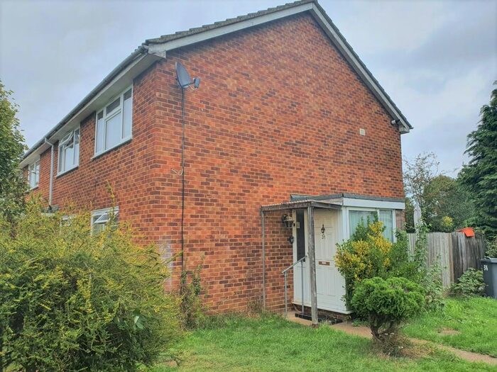 2 Bedroom Maisonette To Rent In Channel Close, Heston, Hounslow, TW5