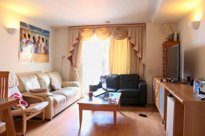 2 Bedroom Apartment To Rent In , Whitworth St West, W3