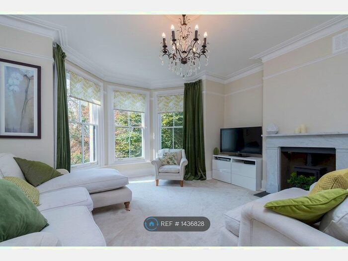 2 Bedroom Flat To Rent In Wray Park Road, Reigate, RH2