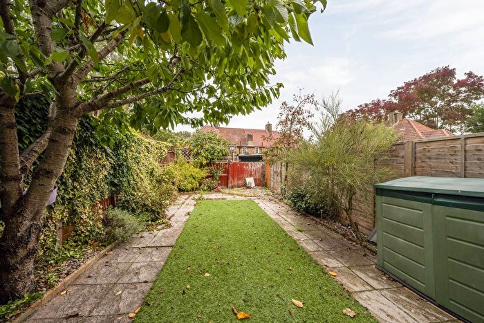 3 Bedroom End Terrace House To Rent In Combermere Road, Morden, SM4
