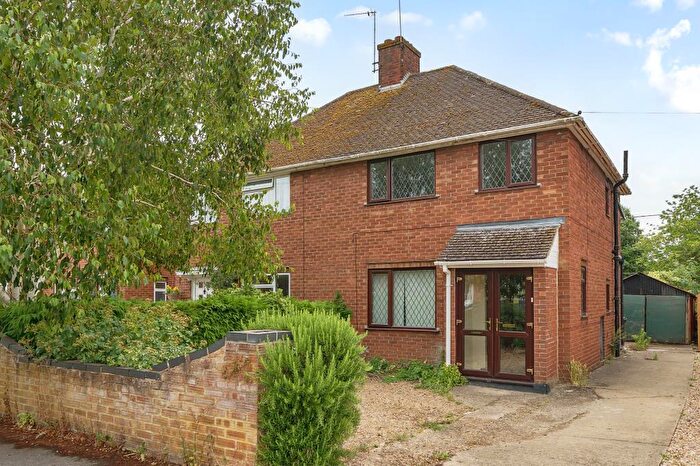 3 Bedroom Semi-Detached House For Sale In Didcot, Oxfordshire, OX11