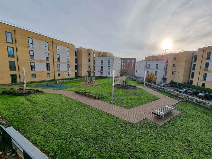 1 Bedroom Flat For Sale In Handley Page Road, IG11
