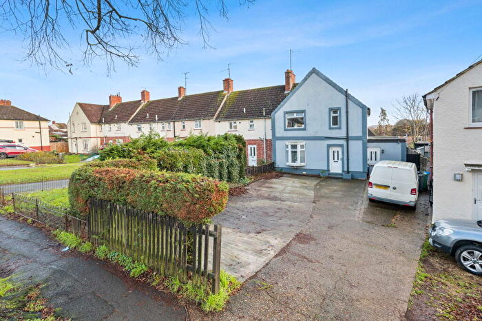 3 Bedroom Semi-Detached House For Sale In The Oval, Kettering, NN15