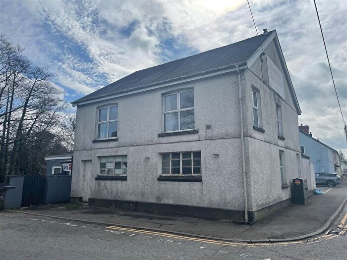 3 Bedroom Flat To Rent In Campbell Road, Llandybie, Ammanford, SA18