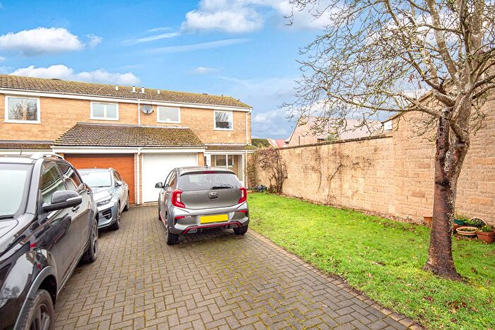 3 Bedroom End Terrace House For Sale In Home Farm Close, Bicester, OX25