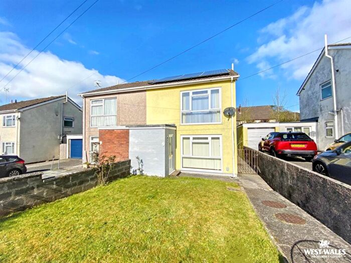 3 Bedroom Semi Detached House For Sale In Castle View, Pembroke, SA71