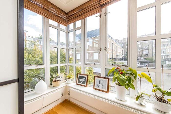 2 Bedroom Flat For Sale In Oak Lodge, Kensington Green, W8
