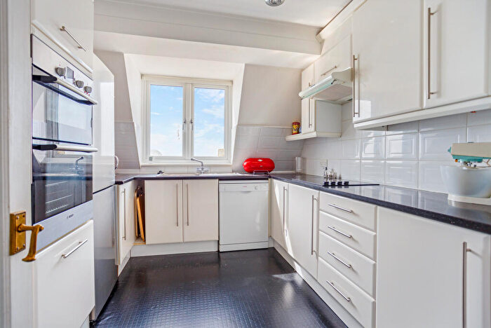 2 Bedroom Flat For Sale In Chichester Terrace, Brighton, BN2