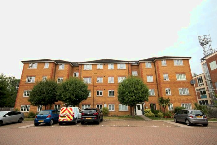 2 Bedroom Flat To Rent In Postmasters Lodge, Exchange Walk, Pinner, HA5