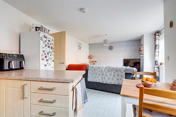 2 Bedroom Flat For Sale In Dukes Court, Portland Road, Hucknall, Nottinghamshire, NG15