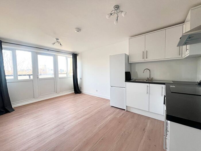2 Bedroom Flat To Rent In Whinchat Road, London, SE28