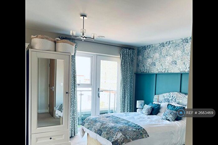 4 Bedroom Semi-Detached House To Rent In Longley Road, Chichester, PO19