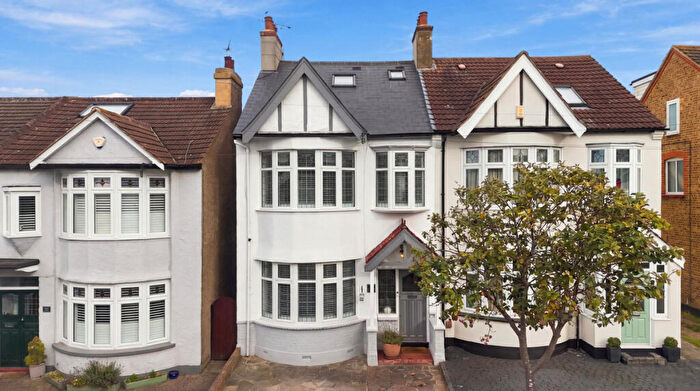 4 Bedroom Semi-Detached House For Sale In Dundonald Drive, Leigh-on-sea, SS9