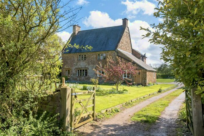 2 Bedroom Cottage For Sale In Lower Brailes, OX15