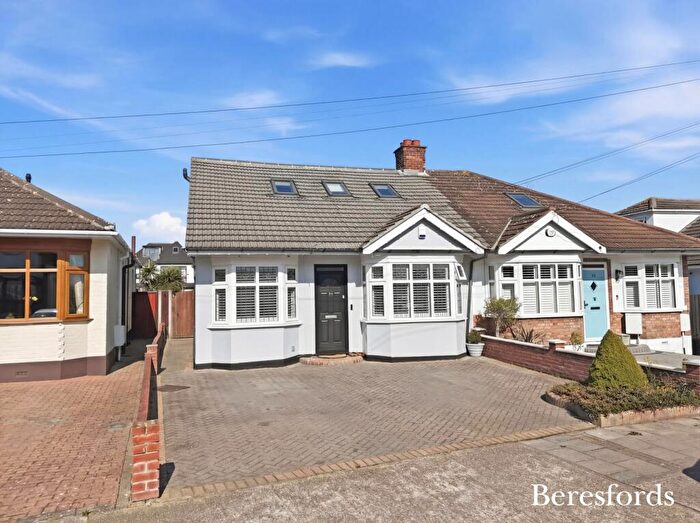 4 Bedroom Semi Detached House For Sale In Newbury Gardens, Upminster, RM14