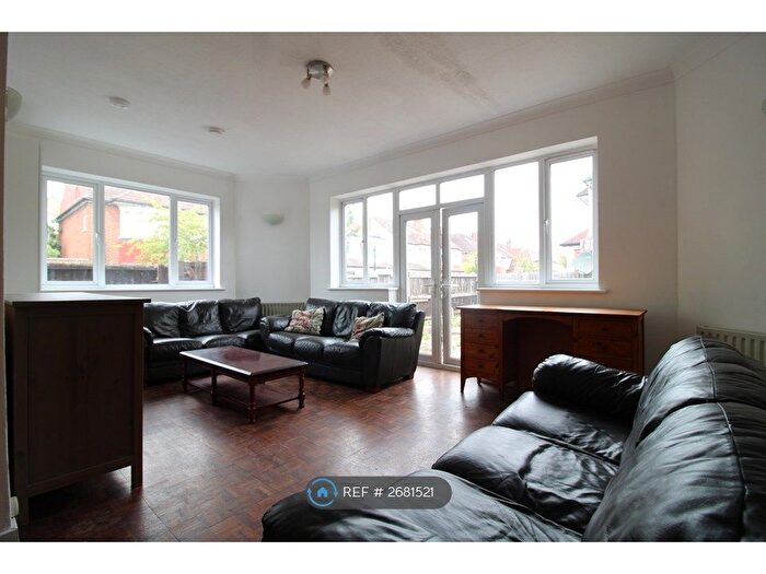 4 Bedroom End Terrace House To Rent In Lammermoor Road, London, SW12