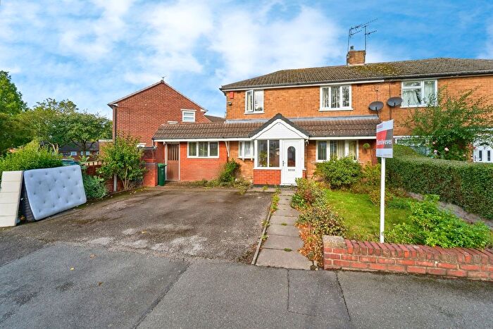 3 Bedroom Semi-detached House For Sale In Birchfield Way, Walsall, West Midlands, WS5