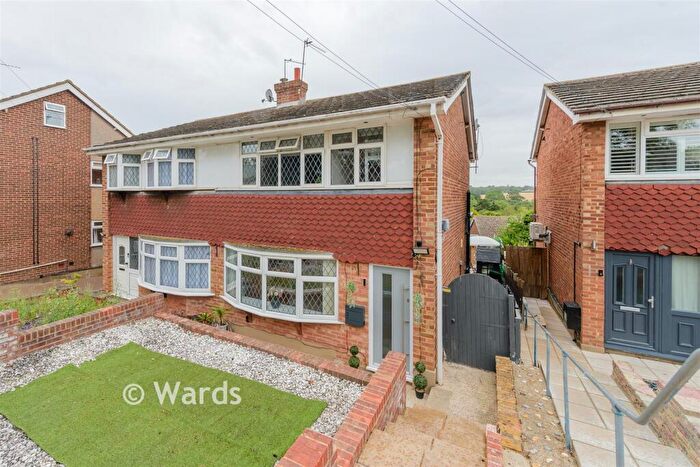 3 Bedroom Semi Detached House For Sale In Castlefields, Istead Rise, Kent, DA13