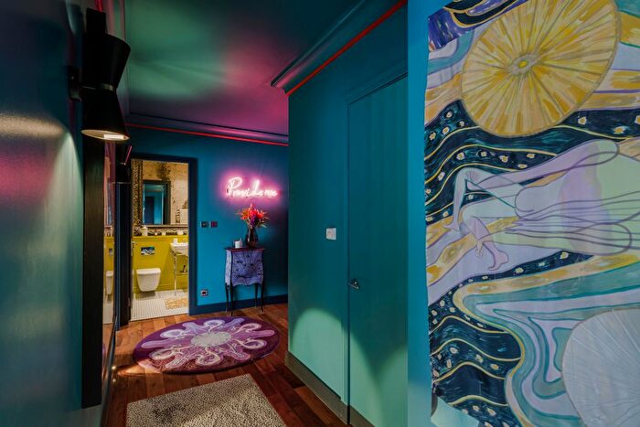 2 Bedroom Flat To Rent In Old Brompton Road, Earls Court, London, United Kingdom, SW5