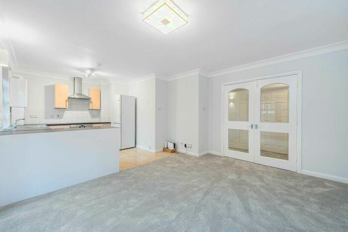 2 Bedroom Flat To Rent In Howard House, Marylebone, W1U