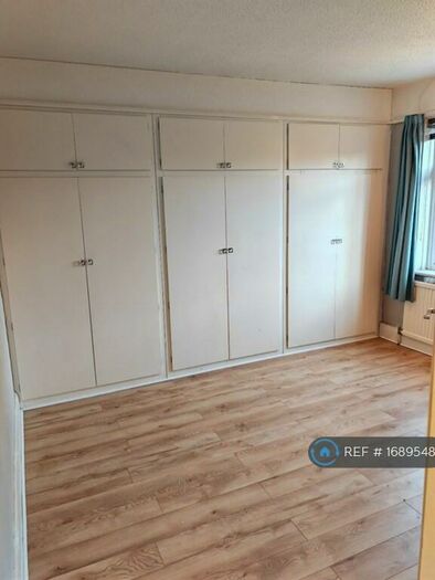 3 Bedroom Semi-Detached House To Rent In Kenmore, Brentwood, CM14