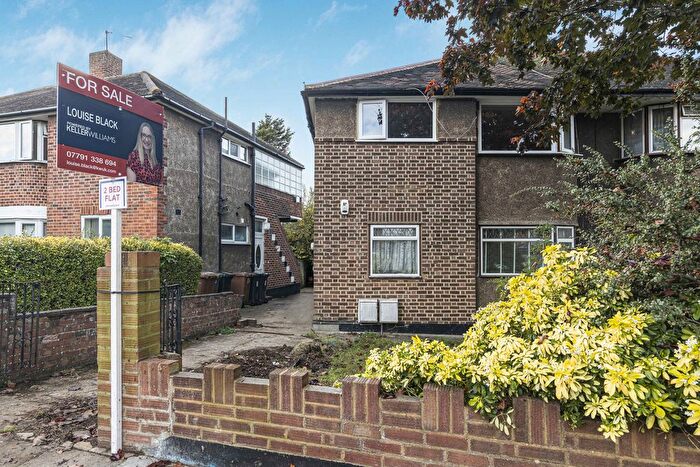 2 Bedroom Maisonette For Sale In Meadow Close, London, SE6