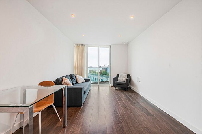 2 Bedroom Flat For Sale In Saffron Central Square, Croydon, CR0