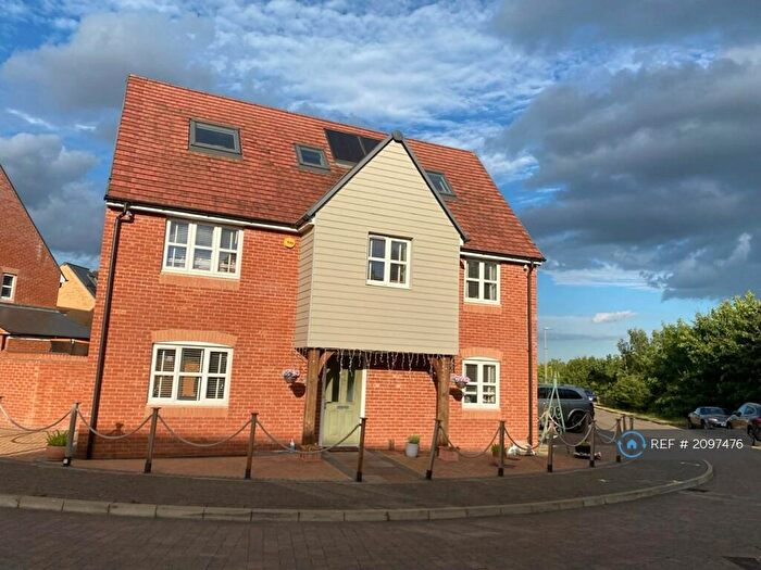 5 Bedroom Detached House To Rent In Ivernia Avenue, Brooklands, Milton Keynes, MK10