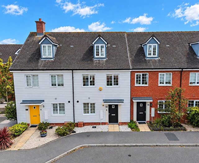 3 Bedroom Property For Sale In Jubilee Drive, Church Crookham, Fleet, GU52