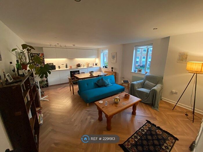 2 Bedroom Flat To Rent In Allied Court, London, N1
