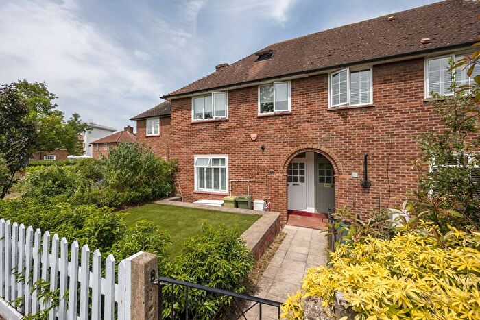 4 Bedroom Semi-Detached House To Rent In Crestway, Putney, London, SW15
