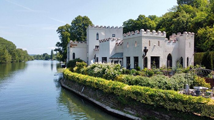 3 Bedroom Character Property To Rent In Quarry Wood Road, Marlow, Buckinghamshire, SL7