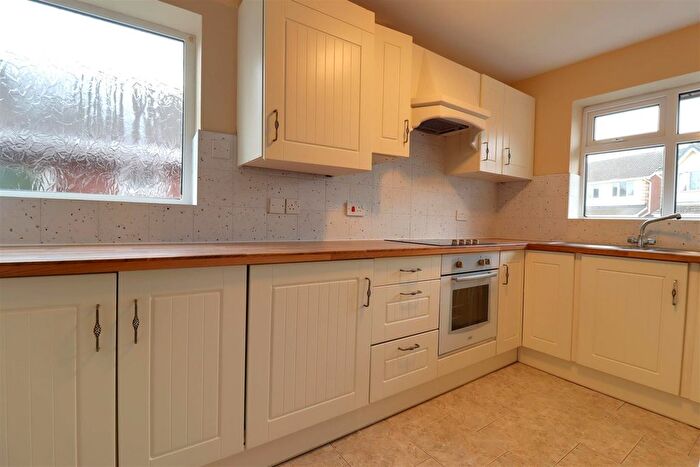 2 Bedroom Detached Bungalow For Sale In Cloverfields, Haslington, CW1