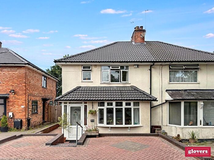 3 Bedroom Semi Detached House For Sale In Lyndworth Road, Stirchley, Birmingham, B30