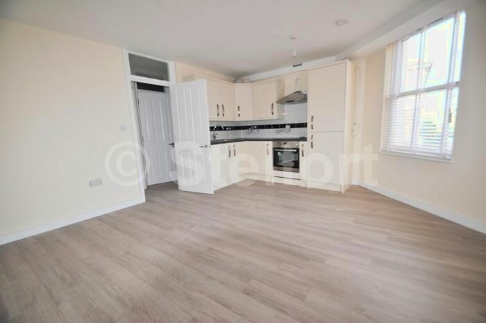 1 Bedroom Flat To Rent In Holloway Road, London, N7