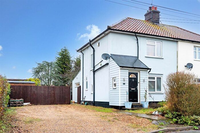 3 Bedroom Semi Detached House For Sale In Broomfield Common, Sproughton, Ipswich, IP8