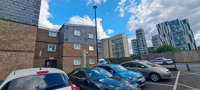 1 Bedroom Flat To Rent In Heenan Close, Barking, IG11